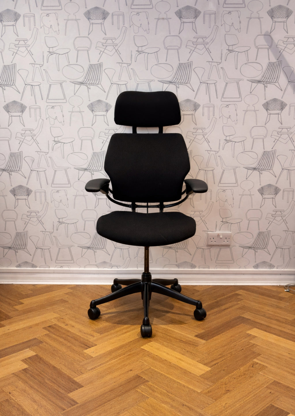 Humanscale Freedom headrest High Back task chair in Black