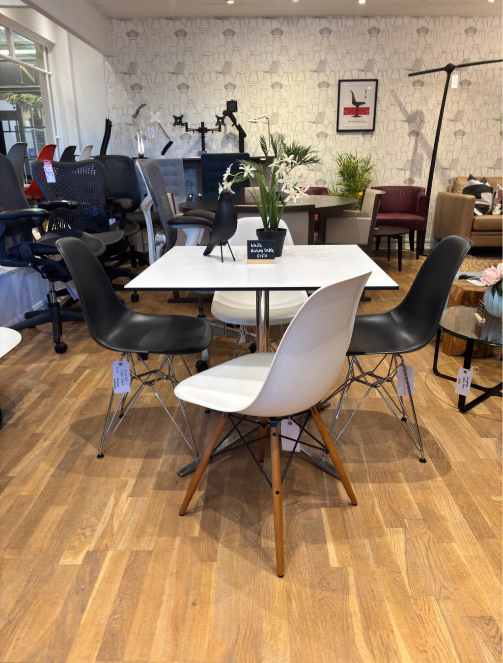 Vitra Eames RE DSW chair in white (used)