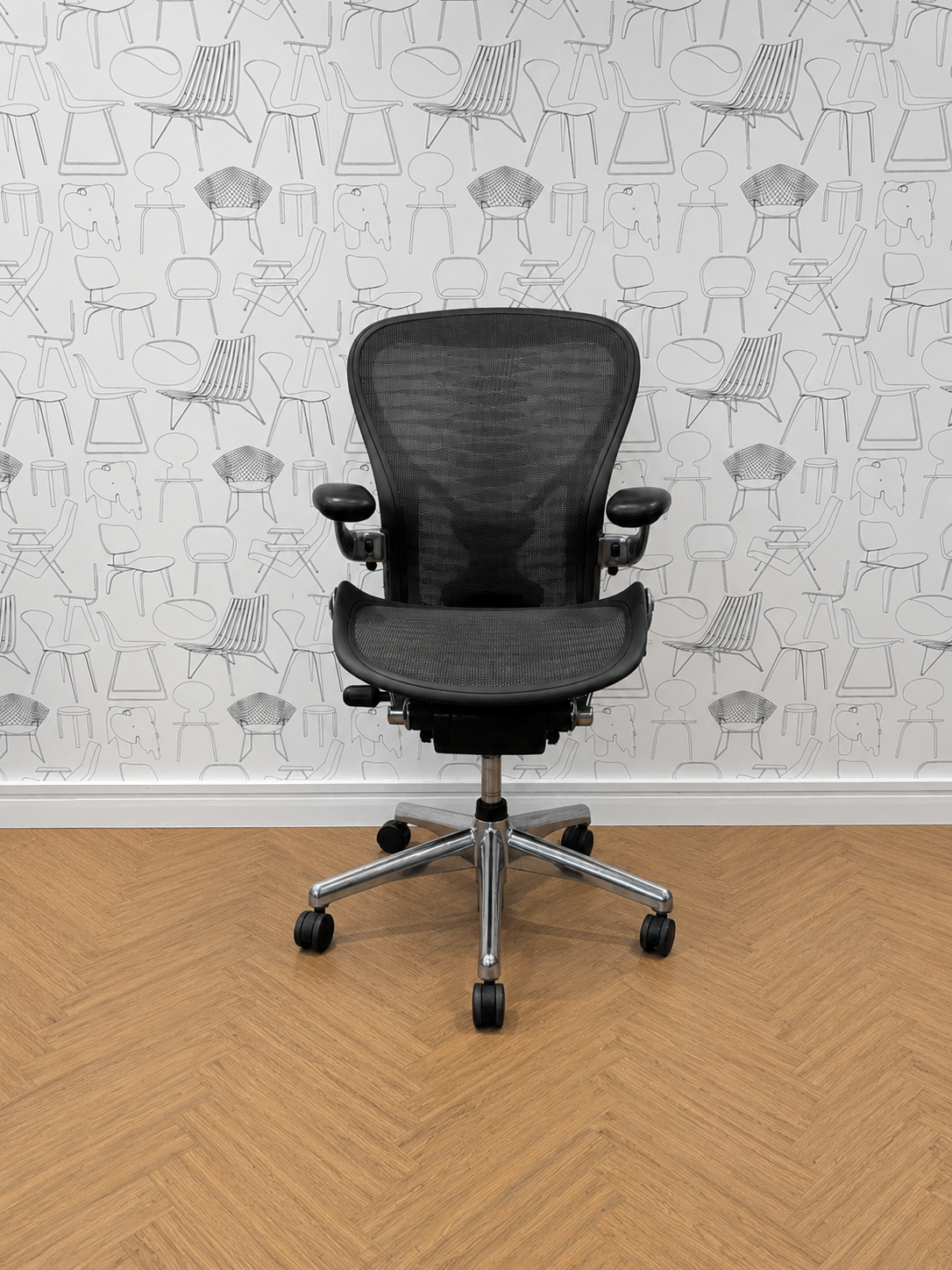 Herman Miller Aeron Size C (refurbished) polished aluminium + PostureFit Lumbar Support + Leather arm pads fully loaded