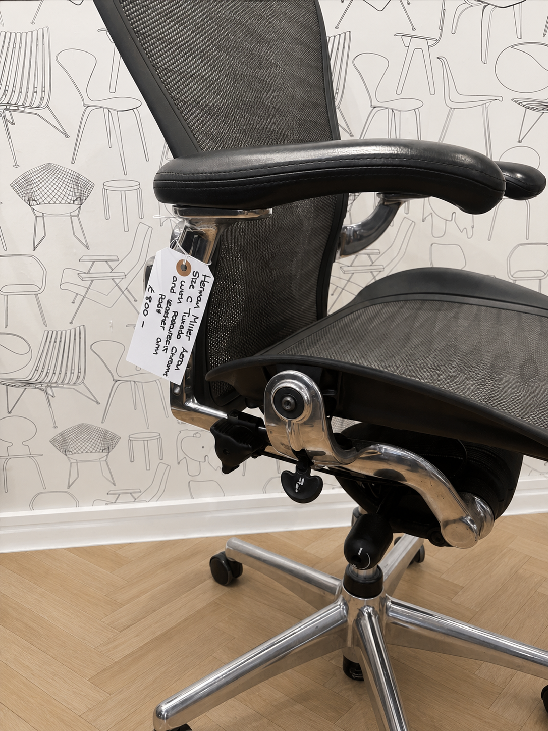 Herman Miller Aeron Size C (refurbished) polished aluminium + PostureFit Lumbar Support + Leather arm pads fully loaded