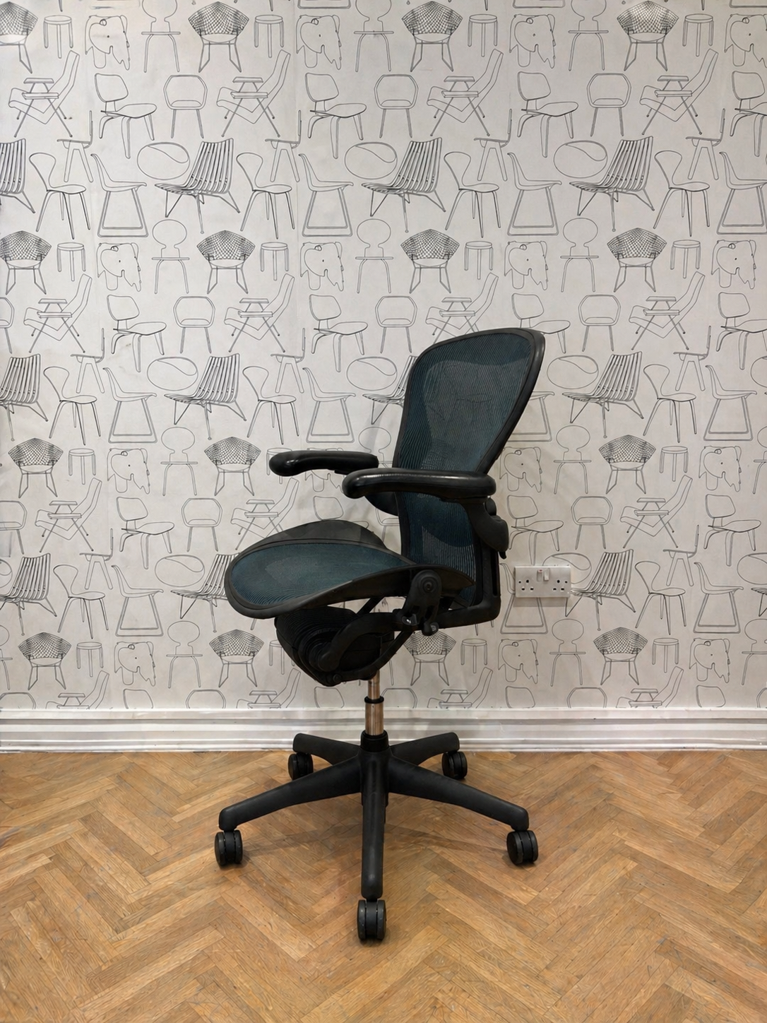 Herman Miller Aeron Classic Size B ‘Jade’ (Refurbished)