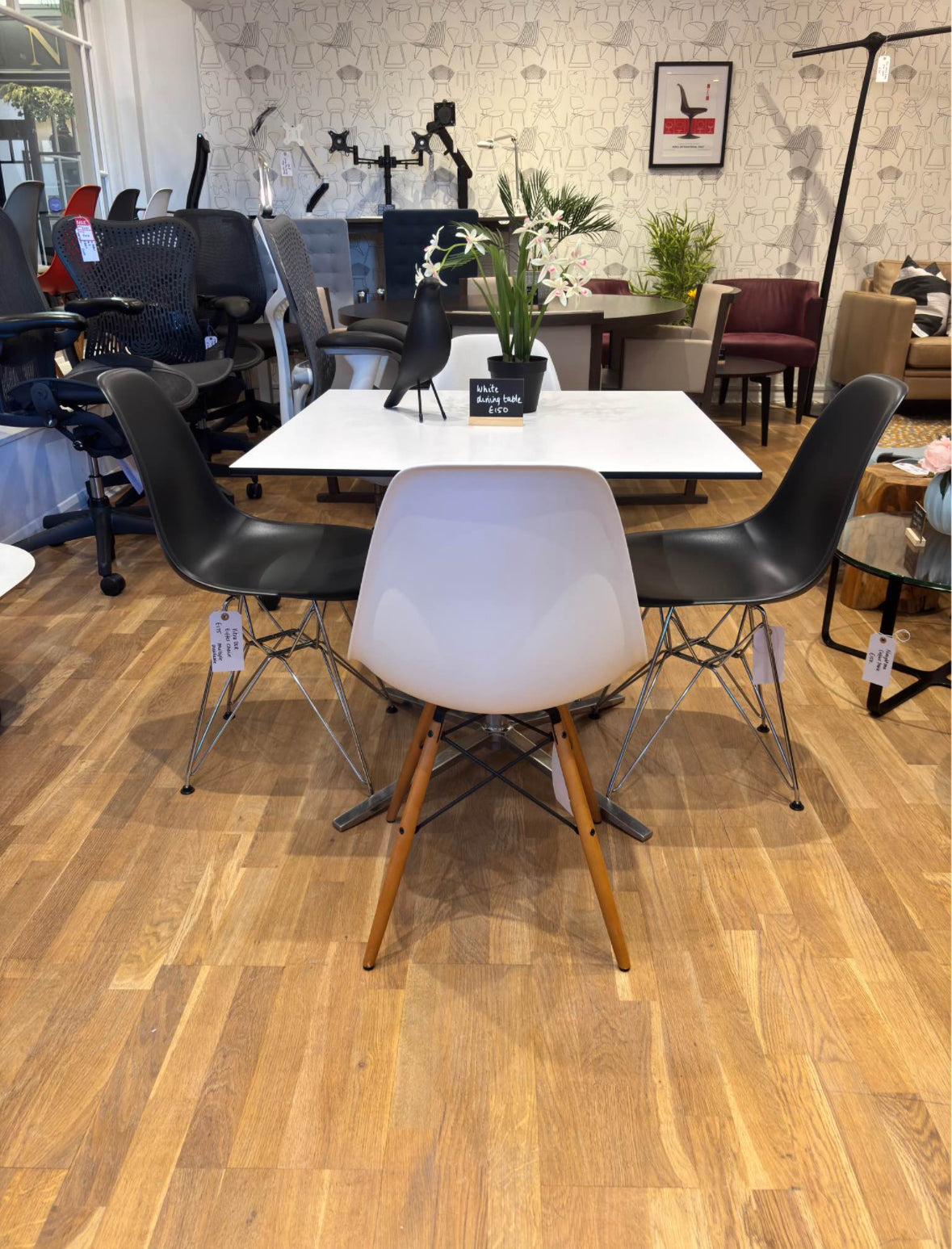 Vitra Eames RE DSW chair in white (used)
