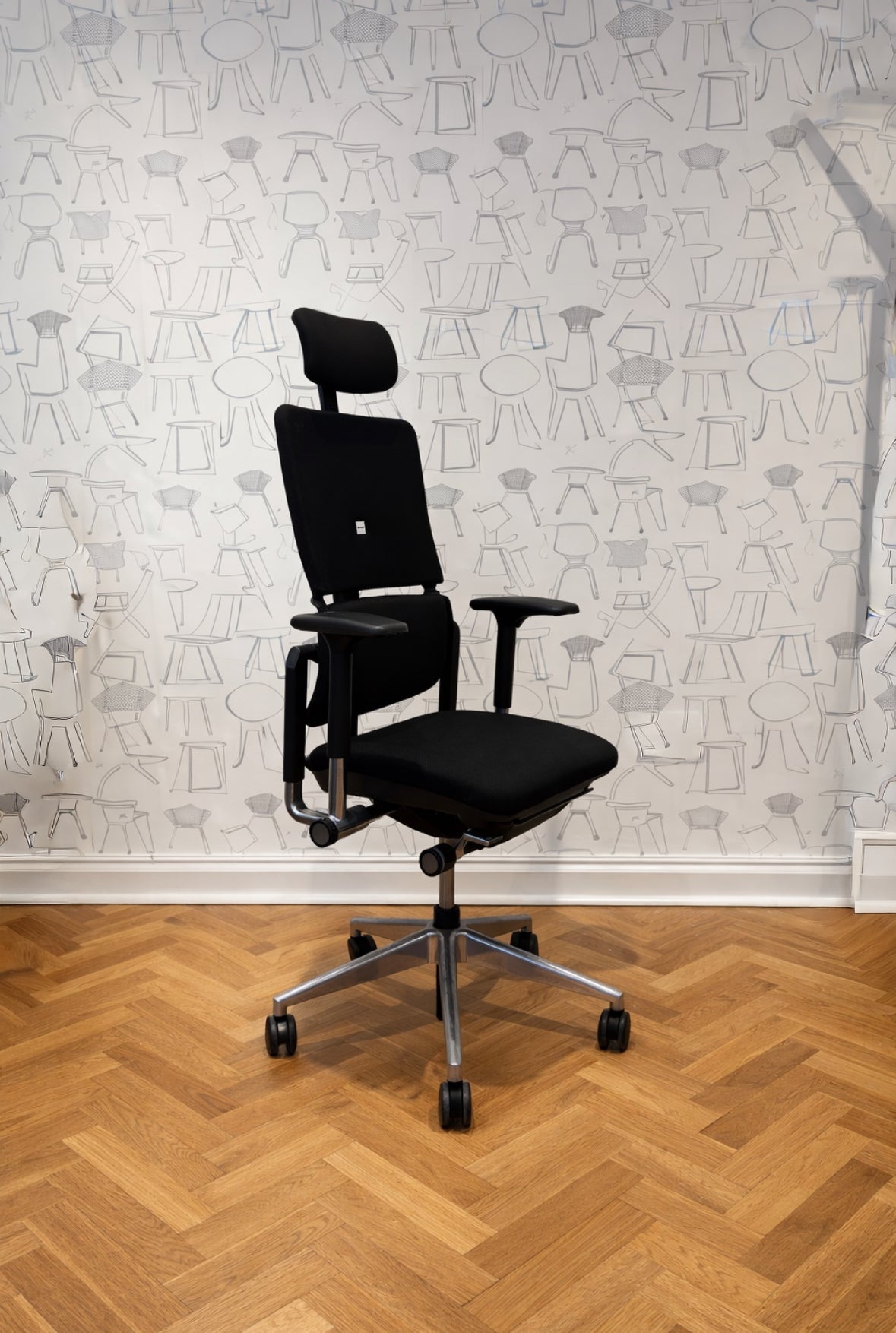 Steelcase Please V2 Executive Task Chair With Headrest in Black (Used)