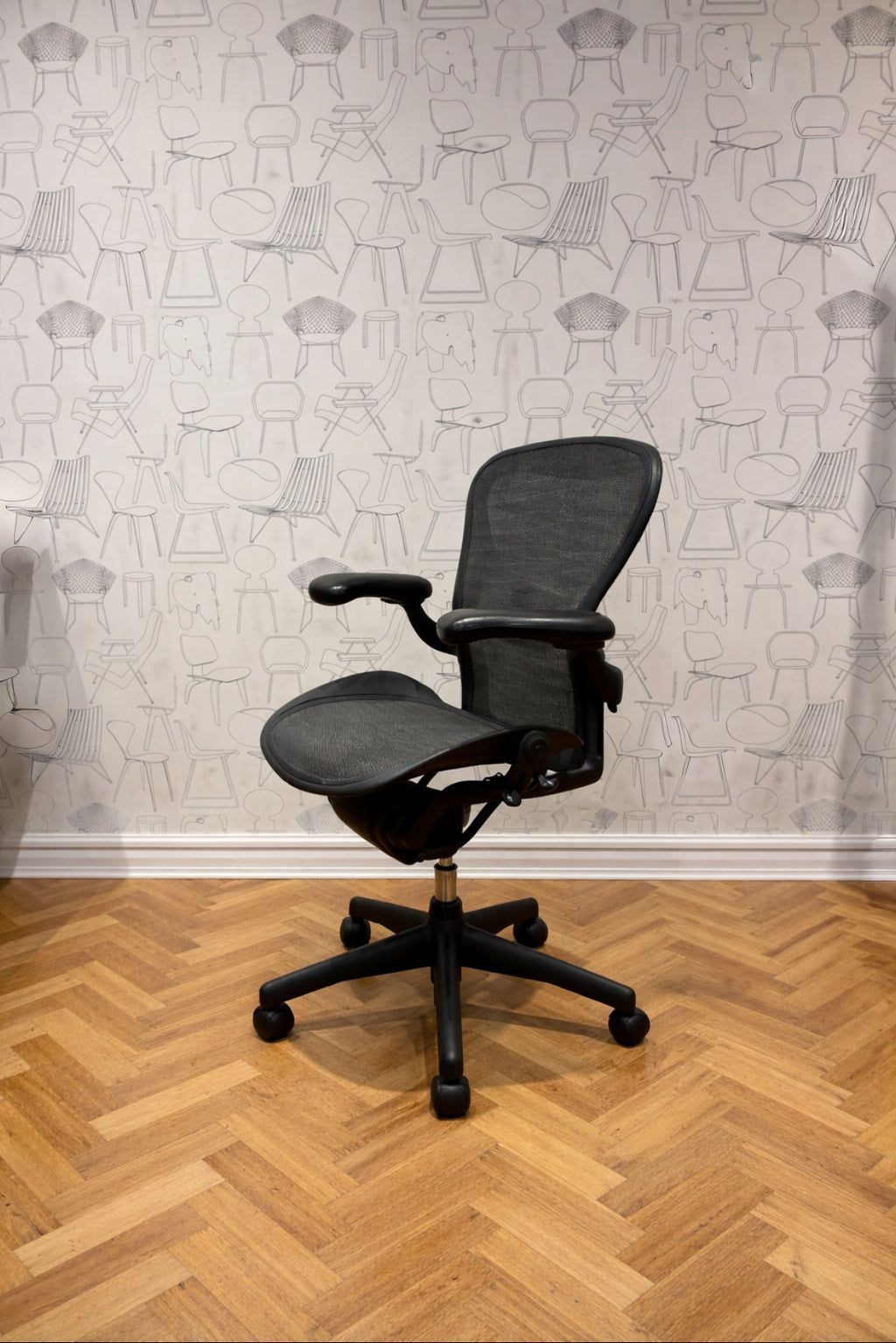 Herman Miller Aeron Classic Tuxedo Size B (Refurbished)