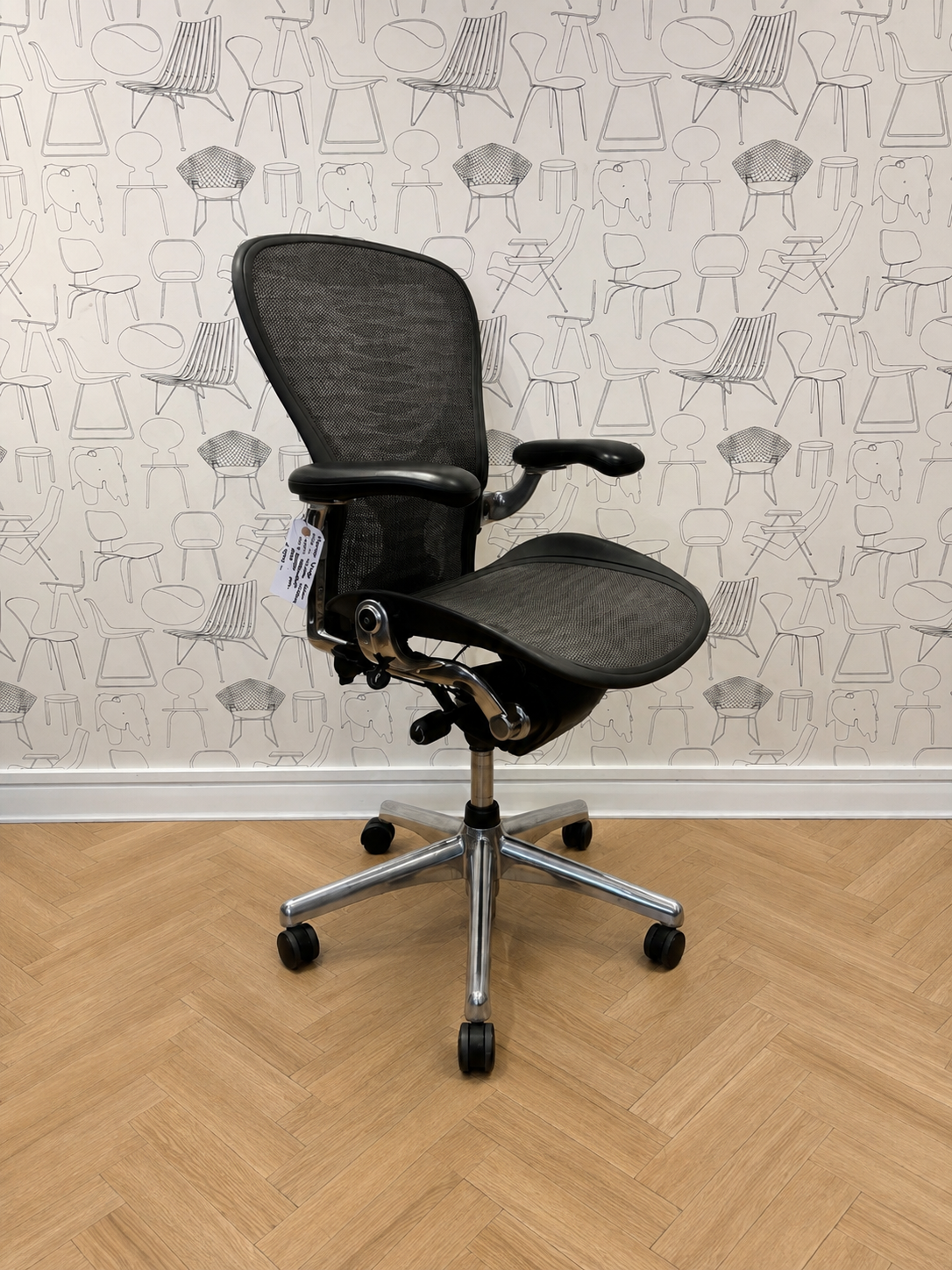 Herman Miller Aeron Size C (refurbished) polished aluminium + PostureFit Lumbar Support + Leather arm pads fully loaded