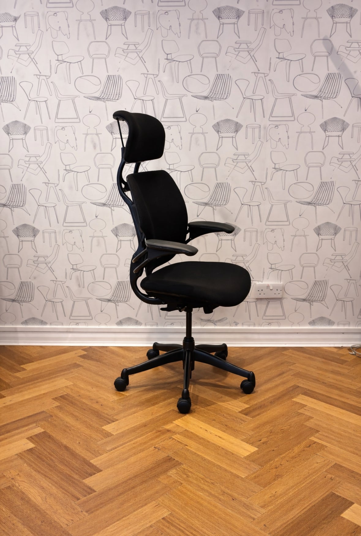 Humanscale Freedom headrest High Back task chair in Black