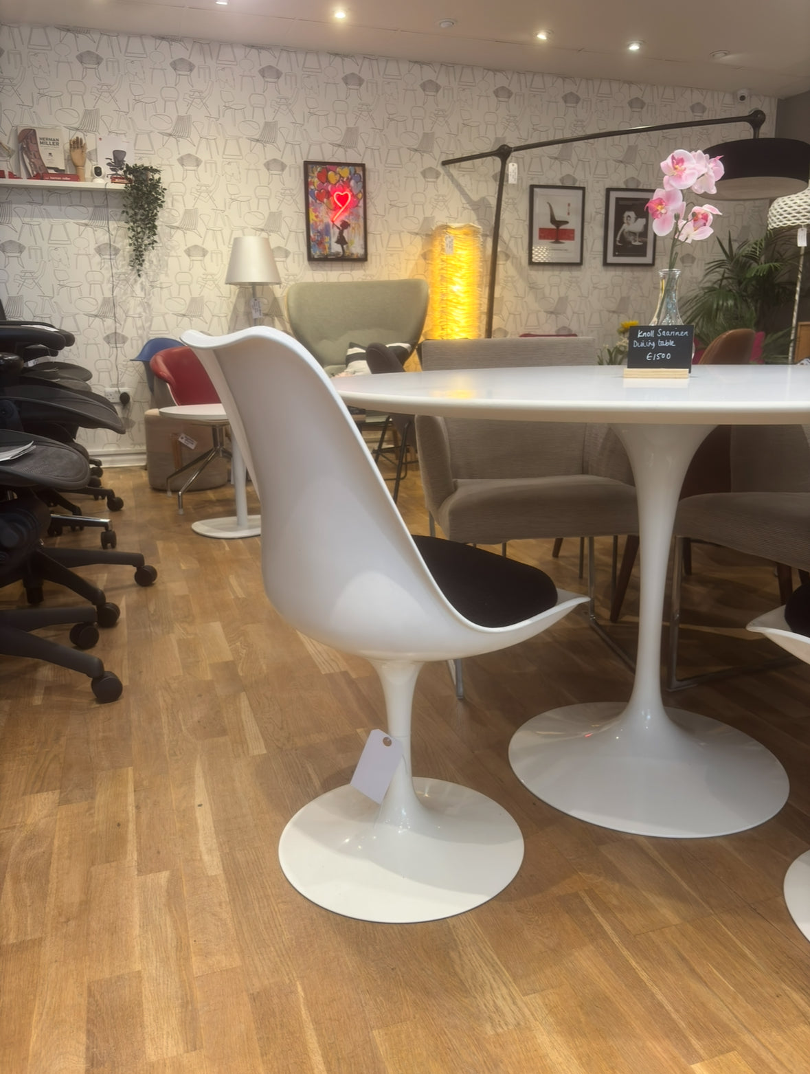 Knoll Saarinen Tulip Swivel Chair