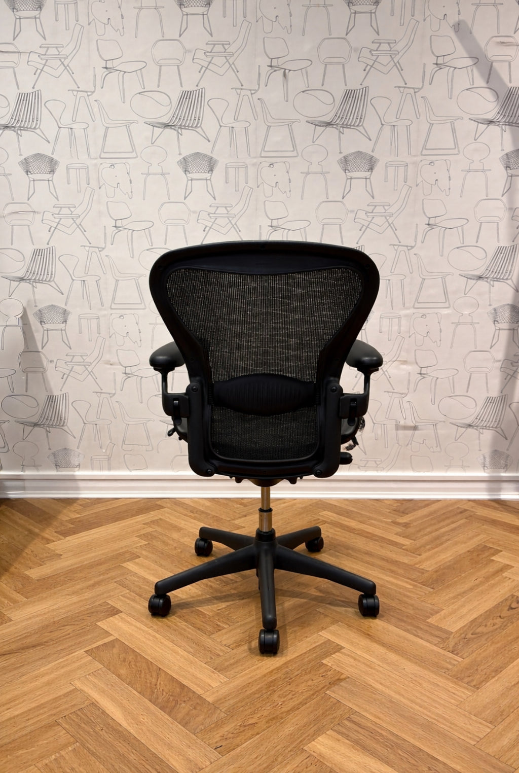 Herman Miller Aeron Classic Tuxedo Size B (Refurbished)