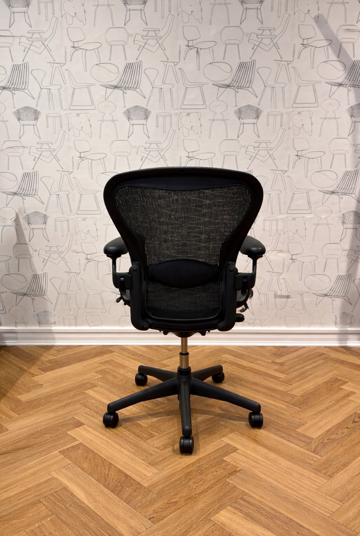 Herman Miller Aeron Classic Tuxedo Size B (Refurbished)