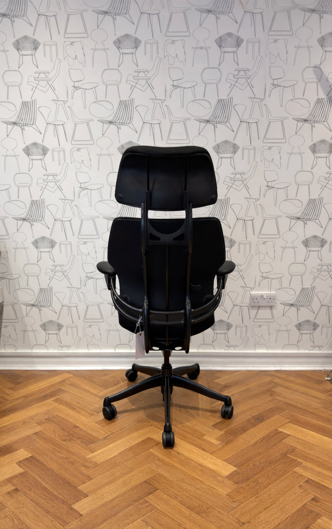 Humanscale Freedom headrest High Back task chair in Black