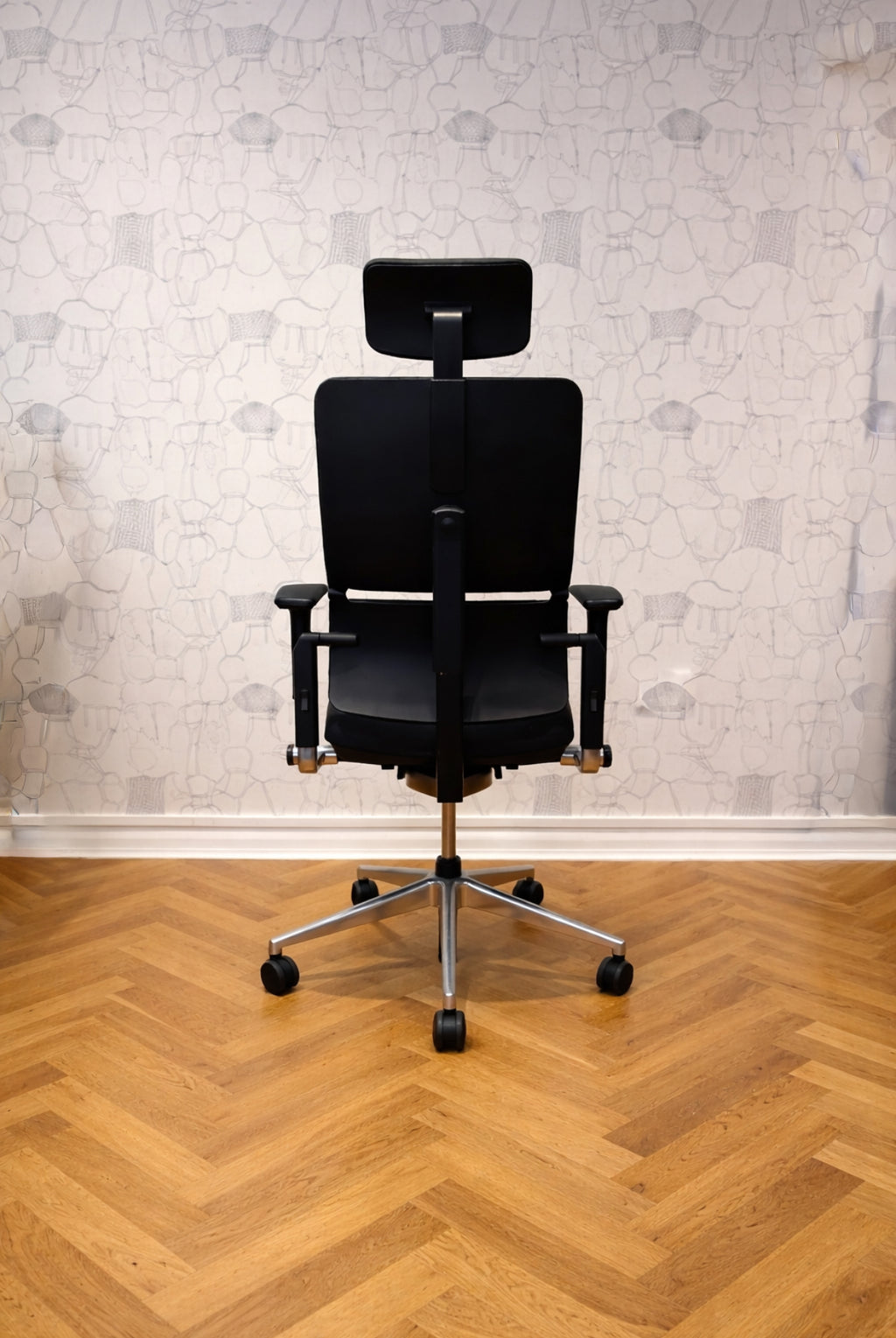 Steelcase Please V2 Executive Task Chair With Headrest in Black (Used)