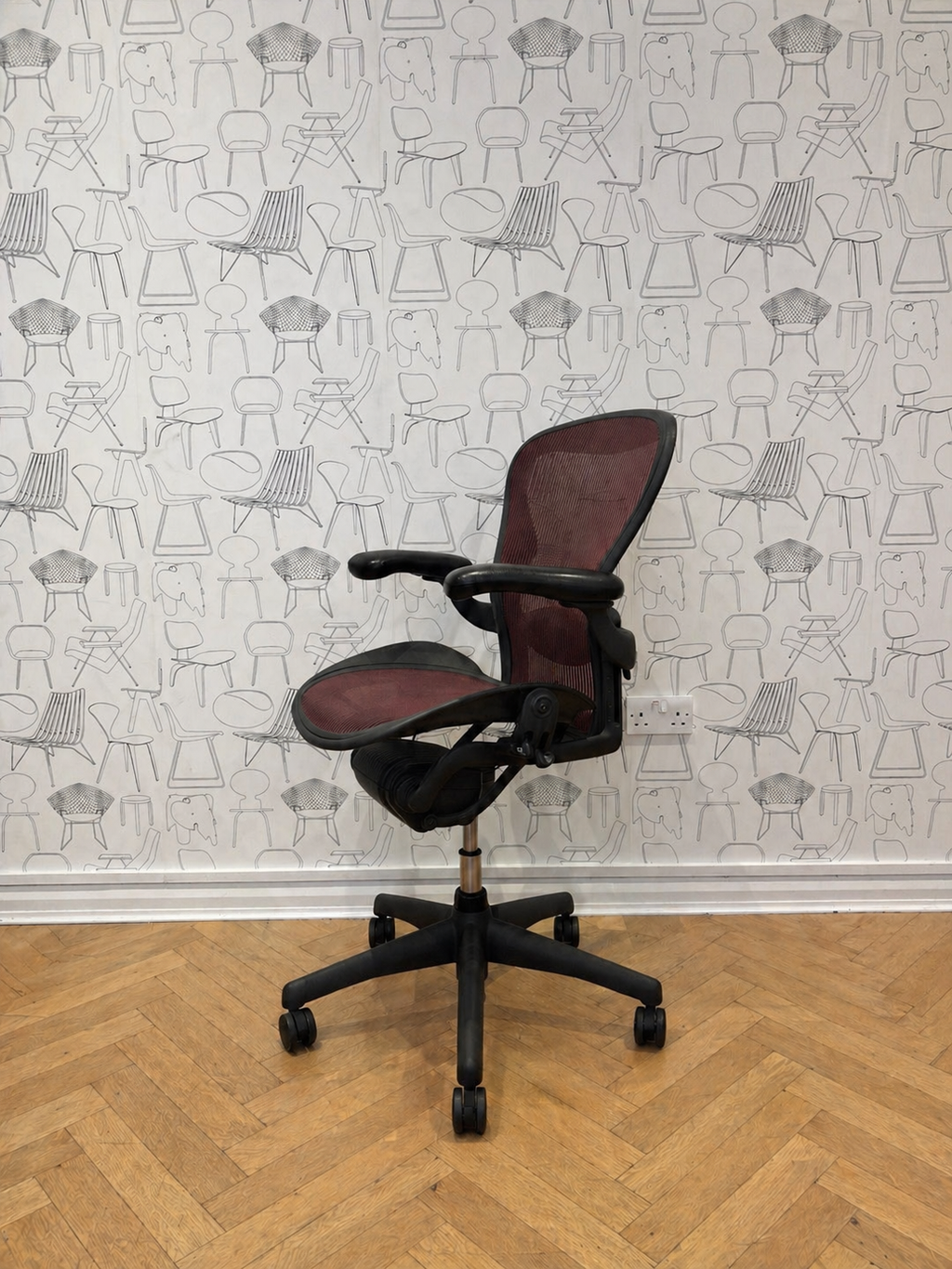 Herman Miller Aeron Classic Size B ‘Garnet’ (Refurbished)