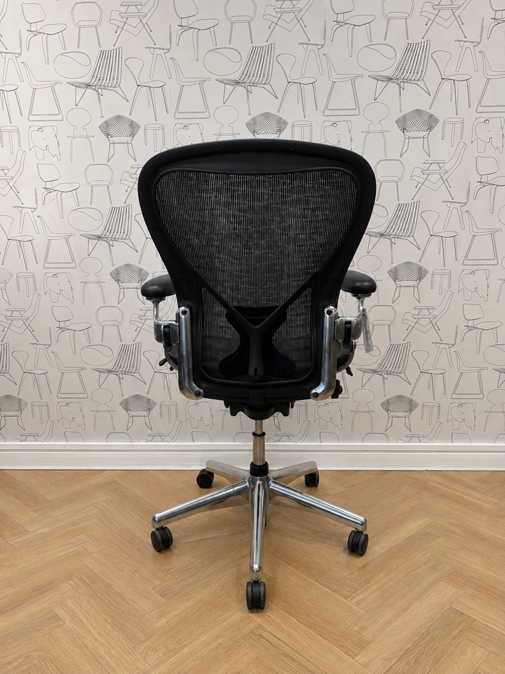 Herman Miller Aeron Size C (refurbished) polished aluminium + PostureFit Lumbar Support + Leather arm pads fully loaded