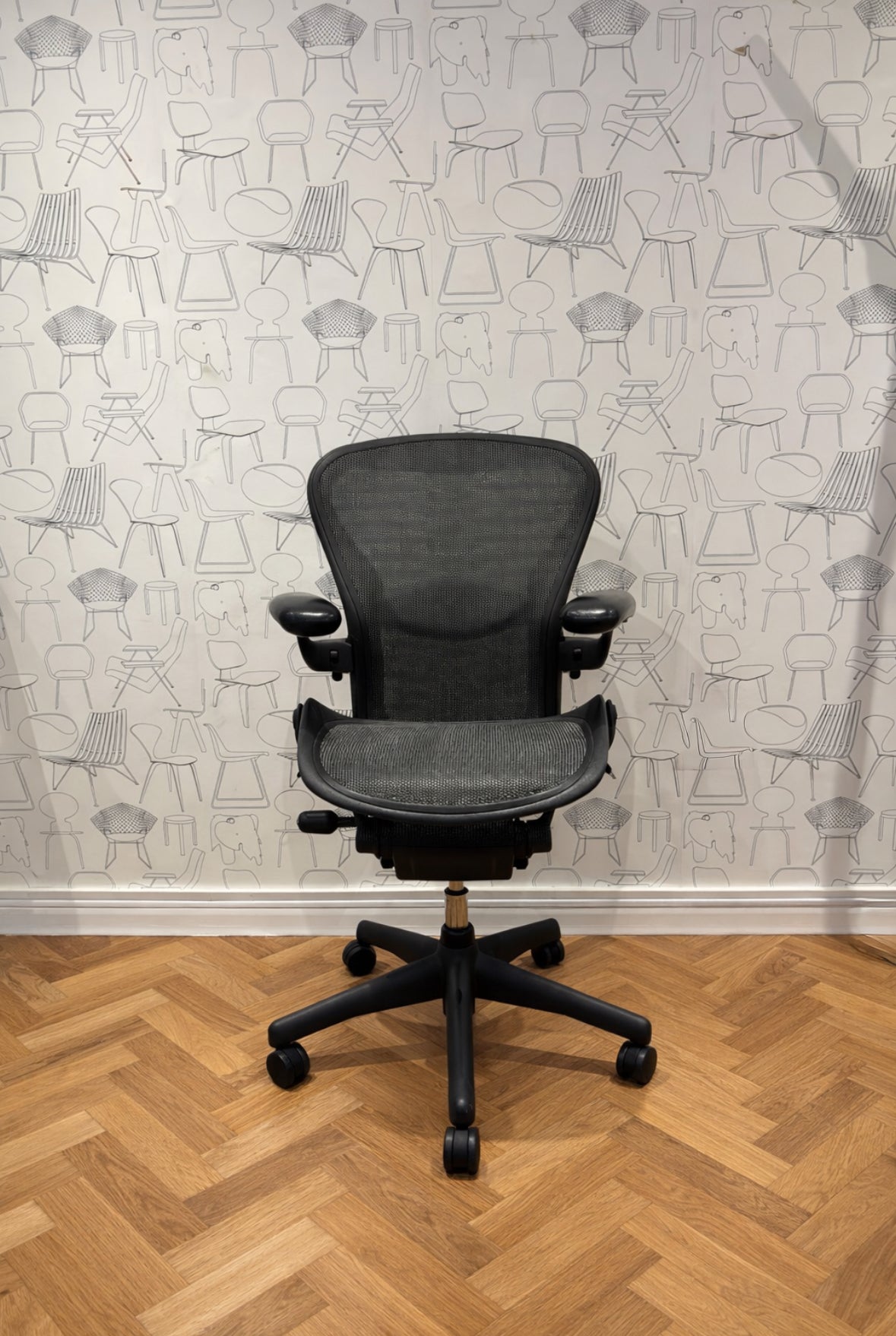 Herman Miller Aeron Classic Tuxedo Size B (Refurbished)