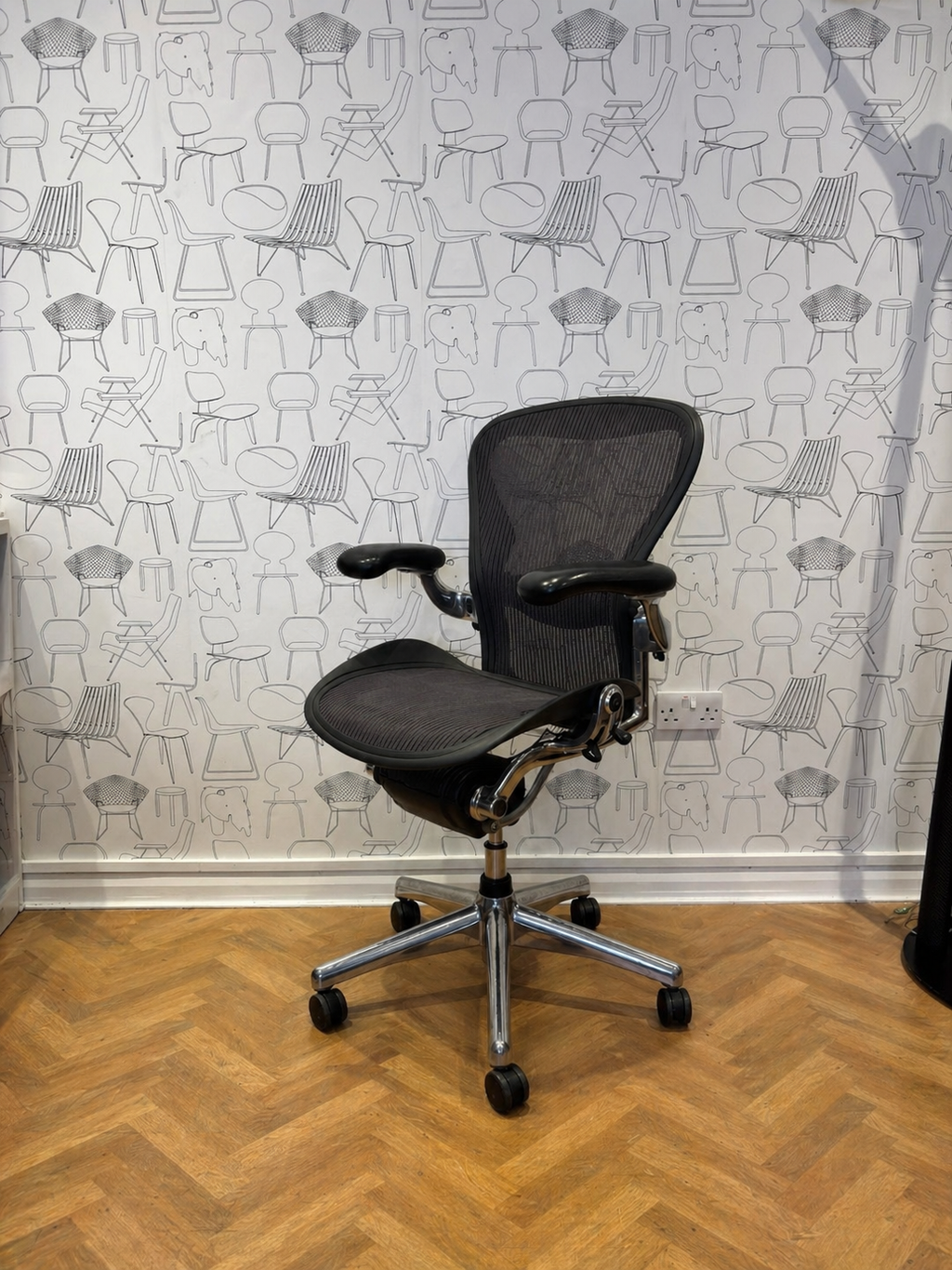 Polished Herman Miller Aeron Classic Size B ‘Lilac’ (Refurbished)