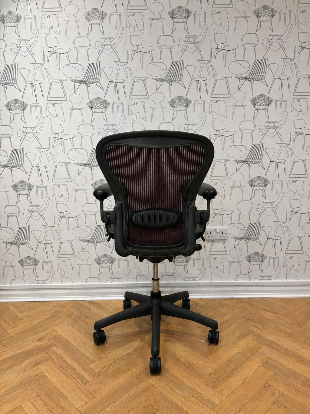 Herman Miller Aeron Classic Size B ‘Garnet’ (Refurbished)