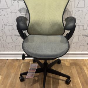 Herman Miller Mirra